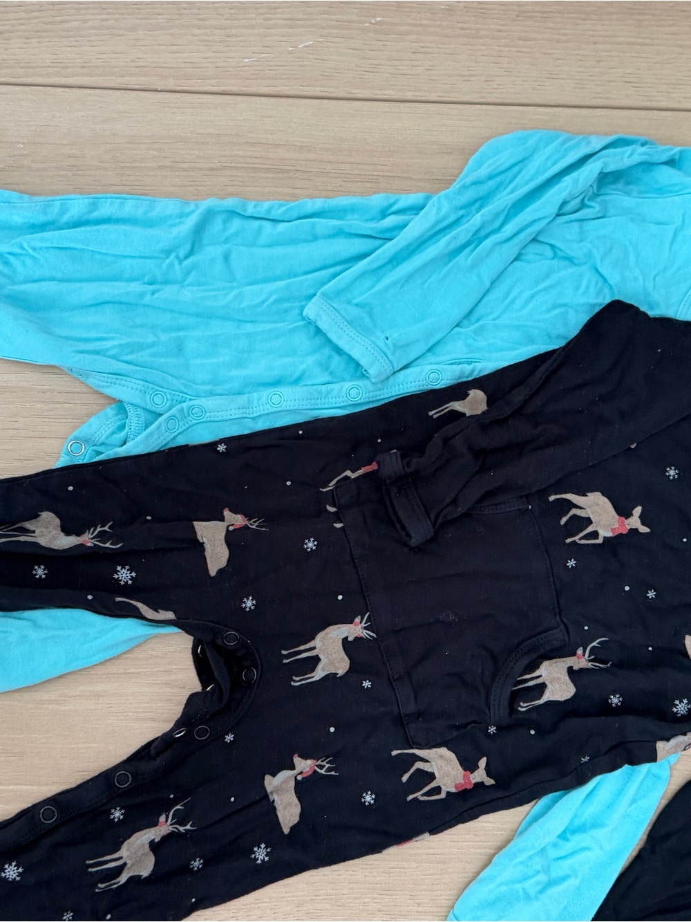 Kyte BABY Black Reindeer Pajama Set with Teal Layers